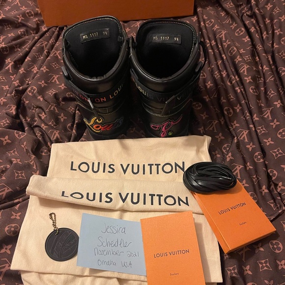 Louis Vuitton CALFSKIN RIVOLI HIGH TOP SNEAKERS - Picture 2 of 11